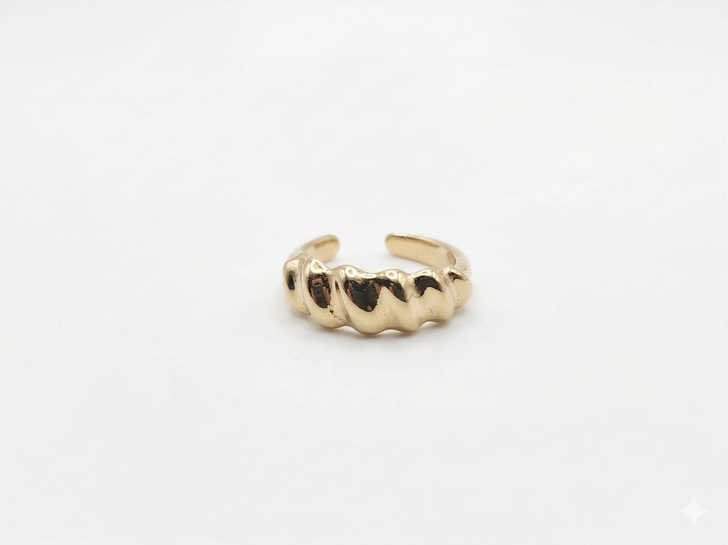 anillo color dorado